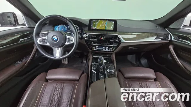 BMW 5-Series 2018 thumb 7
