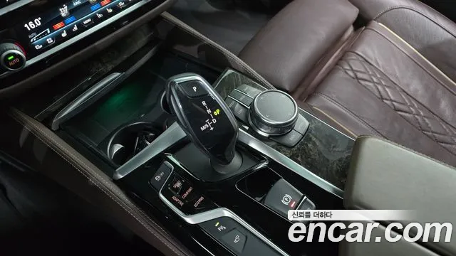 BMW 5-Series 2018 thumb 9