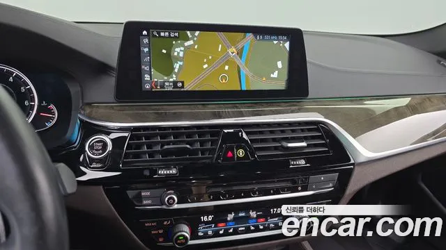 BMW 5-Series 2018 thumb 12