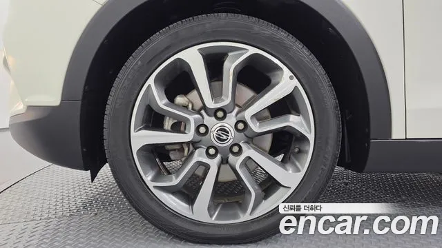 KG_Mobility_Ssangyong TIBOLI 2015 thumb 4