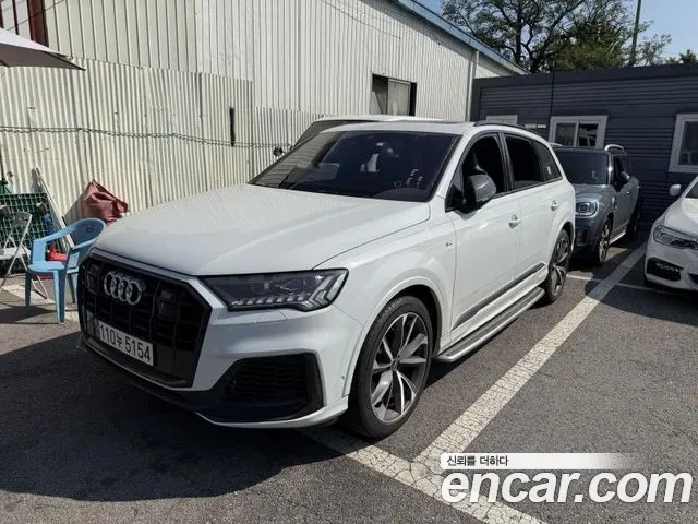 Audi Q7 2021 thumb 2