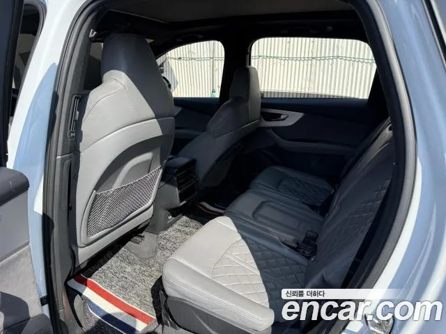 Audi Q7 2021 thumb 9