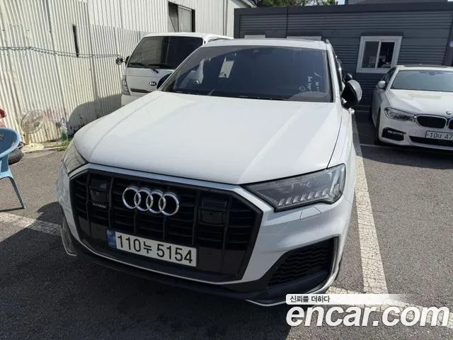 Audi Q7 2021 thumb 12