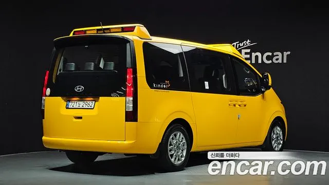 Hyundai Staria 2024 thumb 2