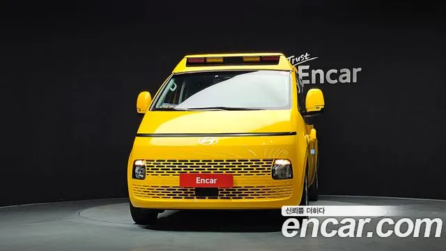 Hyundai Staria 2024 thumb 3