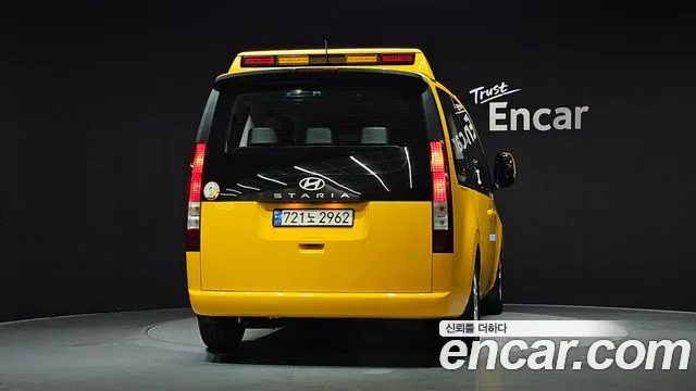 Hyundai Staria 2024 thumb 4