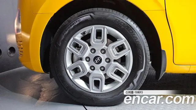 Hyundai Staria 2024 thumb 5
