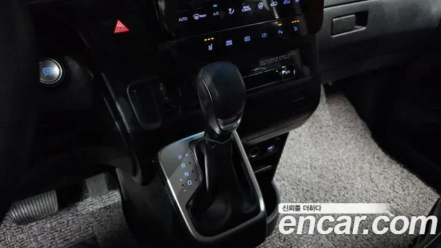 Hyundai Staria 2024 thumb 9