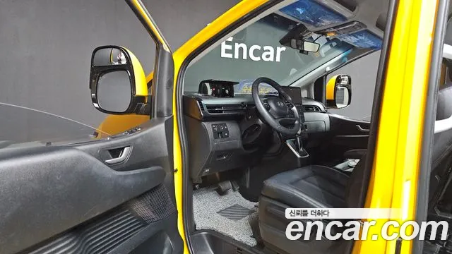 Hyundai Staria 2024 thumb 10