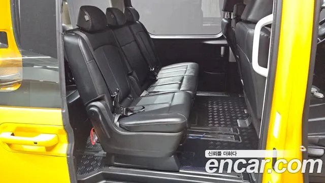 Hyundai Staria 2024 thumb 11