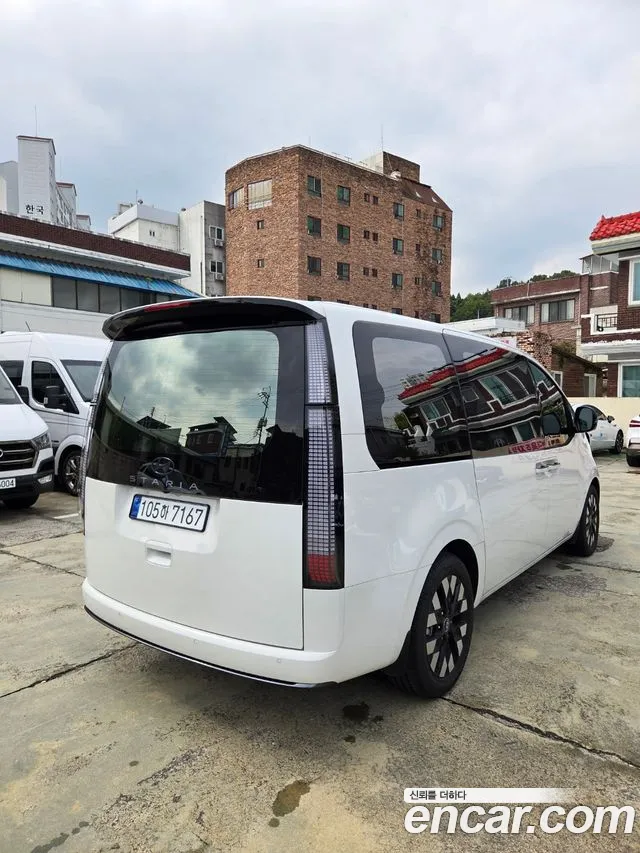 Hyundai Staria 2025 thumb 2