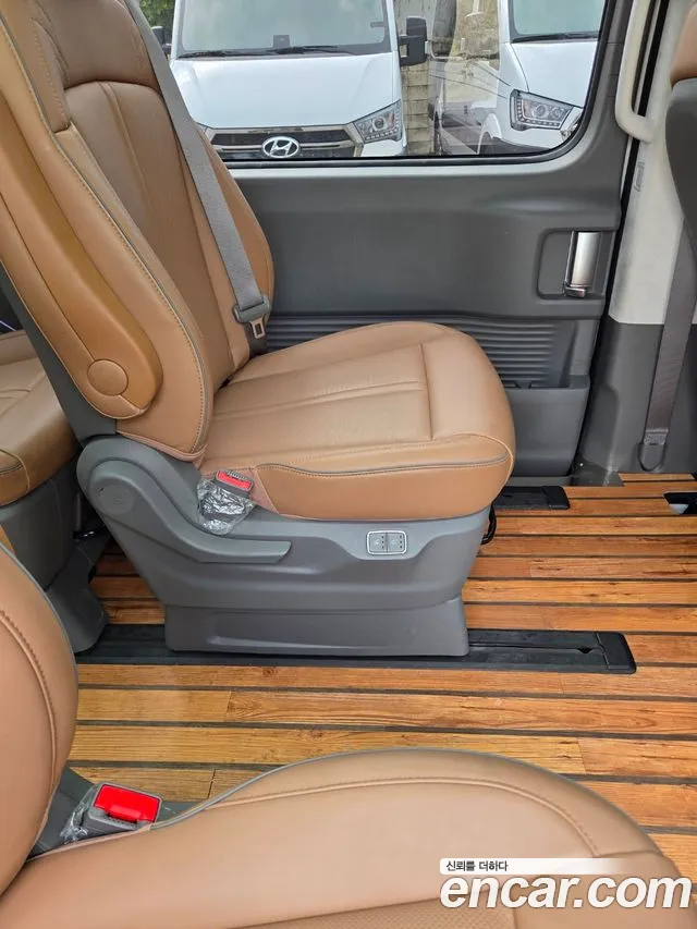 Hyundai Staria 2025 thumb 5
