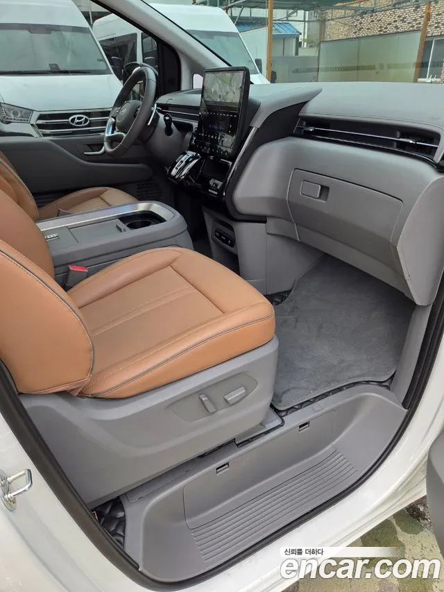 Hyundai Staria 2025 thumb 6