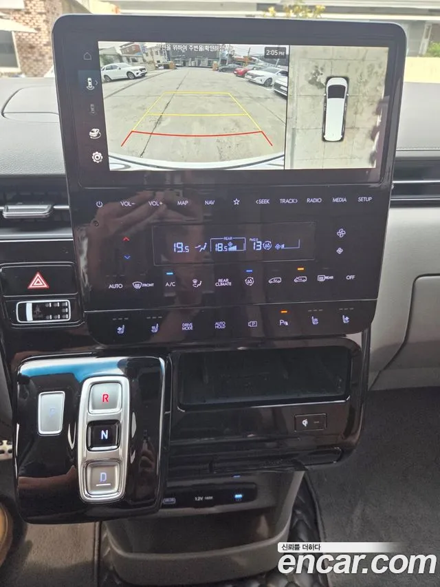 Hyundai Staria 2025 thumb 7