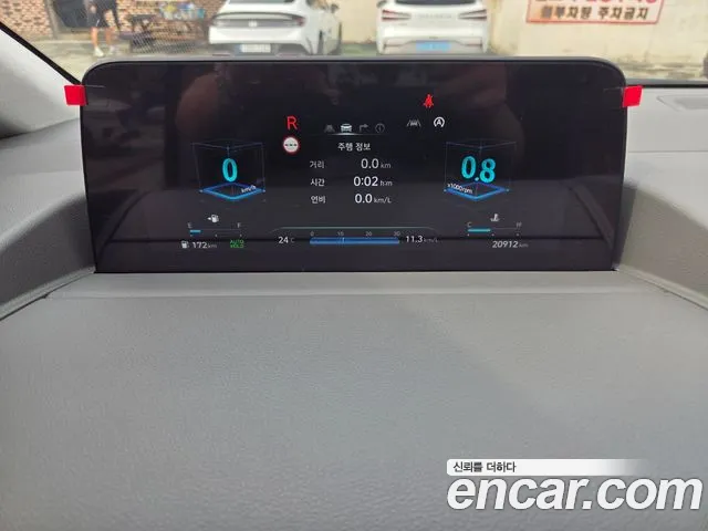 Hyundai Staria 2025 thumb 8