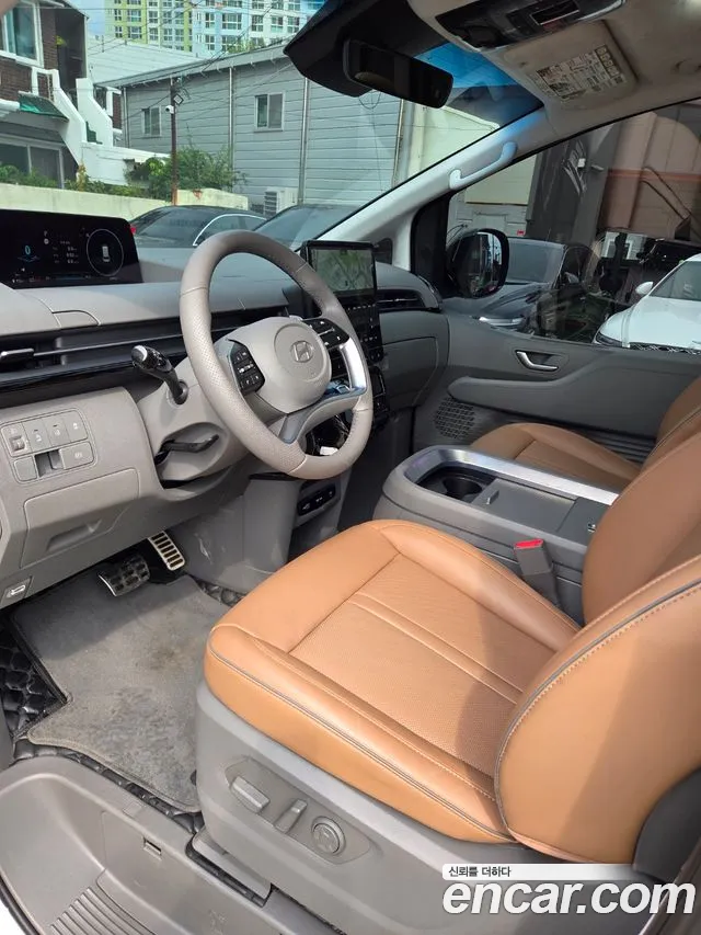 Hyundai Staria 2025 thumb 10