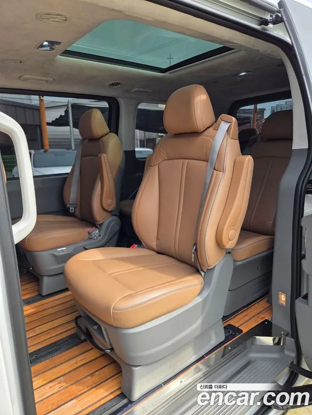 Hyundai Staria 2025 thumb 11