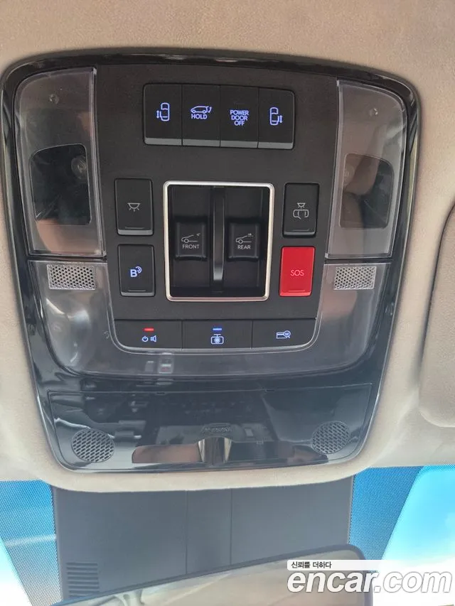 Hyundai Staria 2025 thumb 12