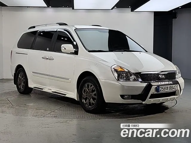 Kia Carnival 2012 thumb 2