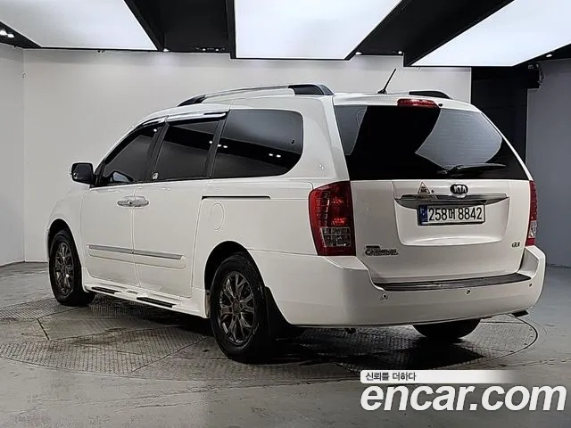 Kia Carnival 2012 thumb 3