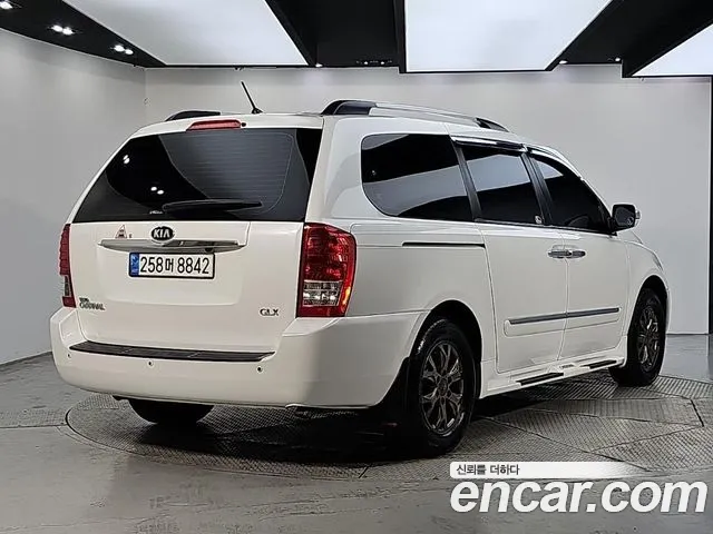 Kia Carnival 2012 thumb 4