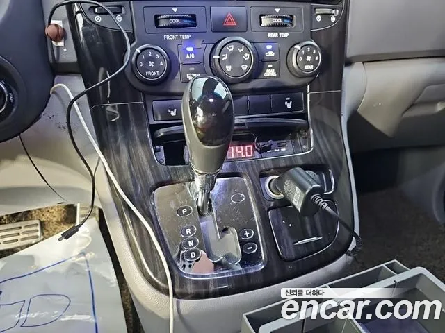 Kia Carnival 2012 thumb 8