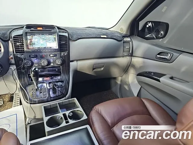 Kia Carnival 2012 thumb 10