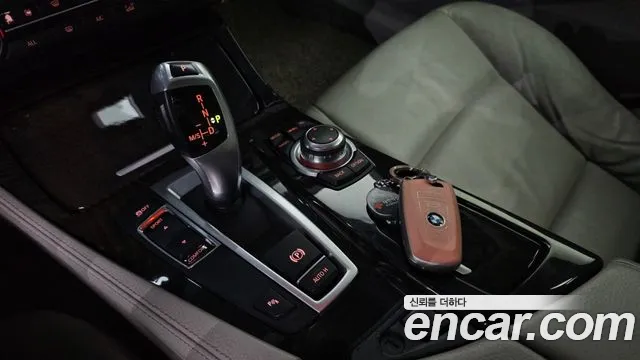 BMW 5-Series 2013 thumb 9