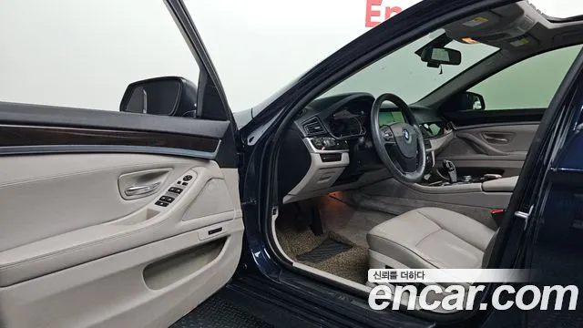 BMW 5-Series 2013 thumb 10