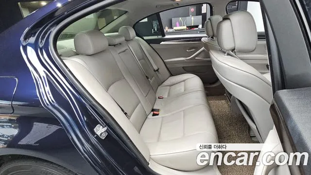 BMW 5-Series 2013 thumb 11