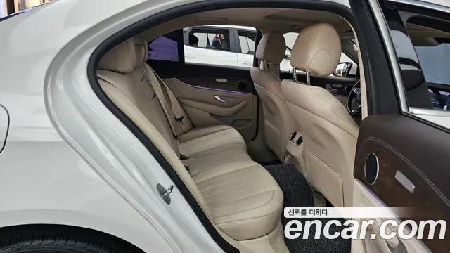 Mercedes-Benz E-Класс 2016 thumb 12