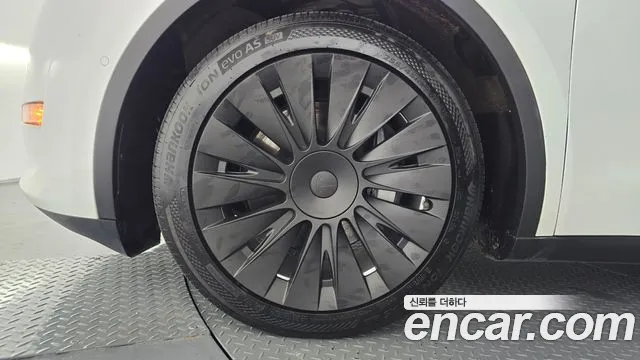 Tesla Model Y 2022 thumb 4