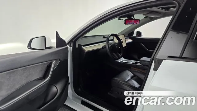 Tesla Model Y 2022 thumb 9