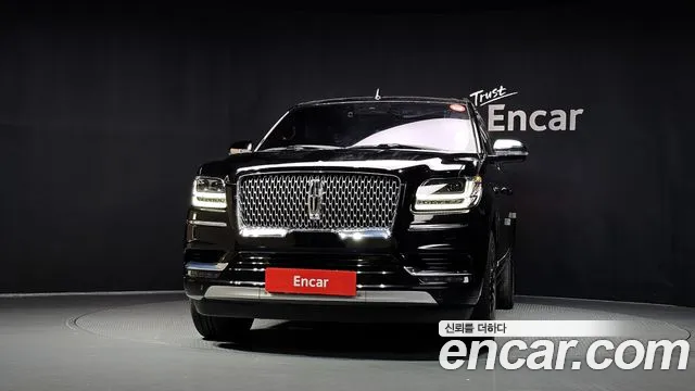 Lincoln Navigator 2020 thumb 3