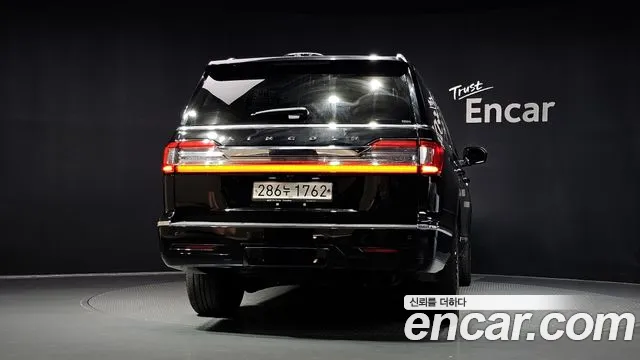 Lincoln Navigator 2020 thumb 4