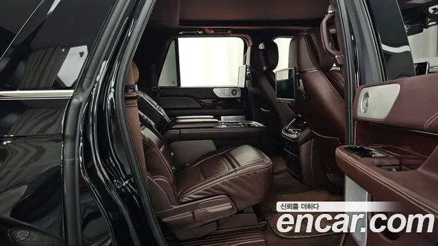 Lincoln Navigator 2020 thumb 12