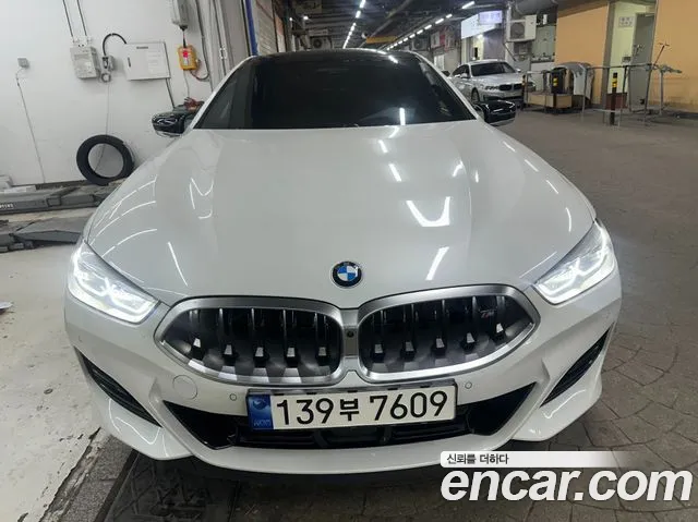 BMW 8-Series 2023 thumb 2