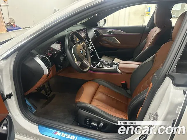 BMW 8-Series 2023 thumb 3