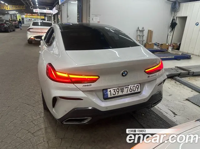 BMW 8-Series 2023 thumb 4