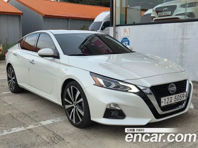 Nissan Altima 2019 thumb 3