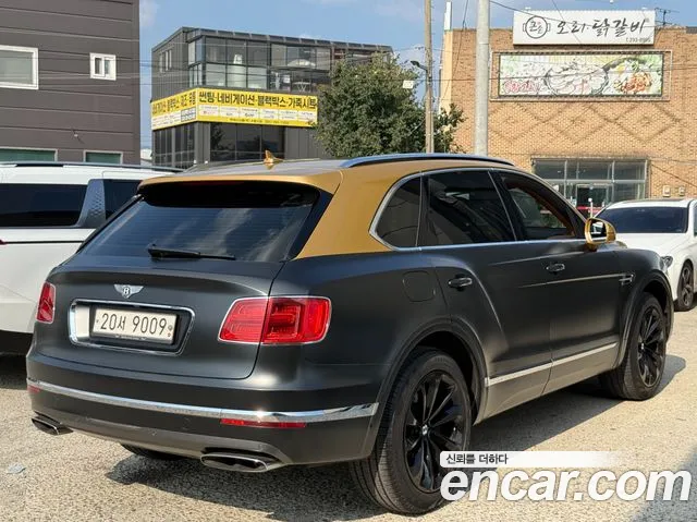 Bentley Bentayga 2017 thumb 3