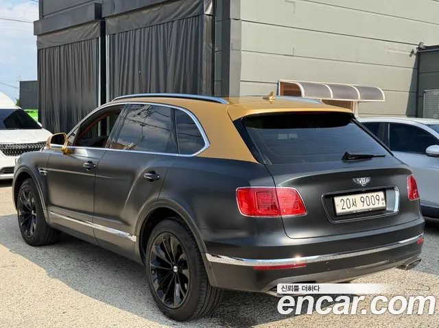 Bentley Bentayga 2017 thumb 4