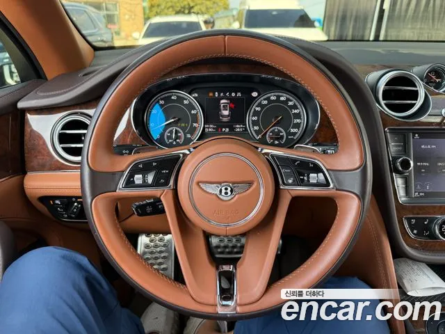 Bentley Bentayga 2017 thumb 6