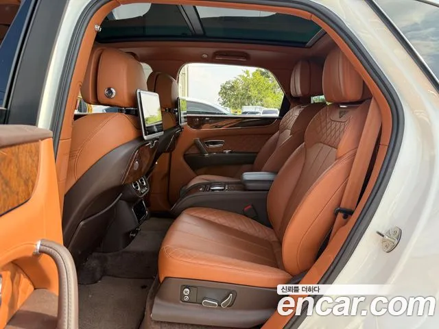 Bentley Bentayga 2017 thumb 9