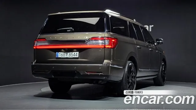 Lincoln Navigator 2020 thumb 2