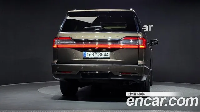 Lincoln Navigator 2020 thumb 4