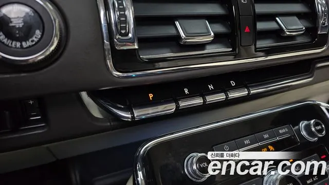 Lincoln Navigator 2020 thumb 9
