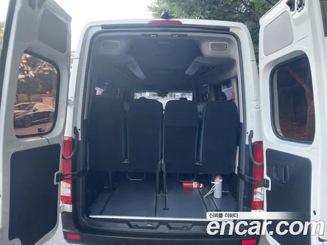 Hyundai Staria 2018 thumb 7