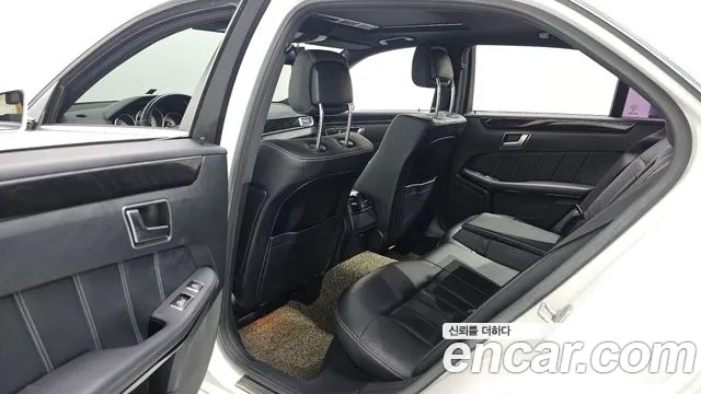 Mercedes-Benz E-Класс 2015 thumb 12