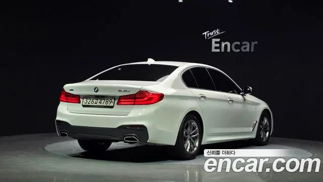 BMW 5-Series 2017 thumb 2